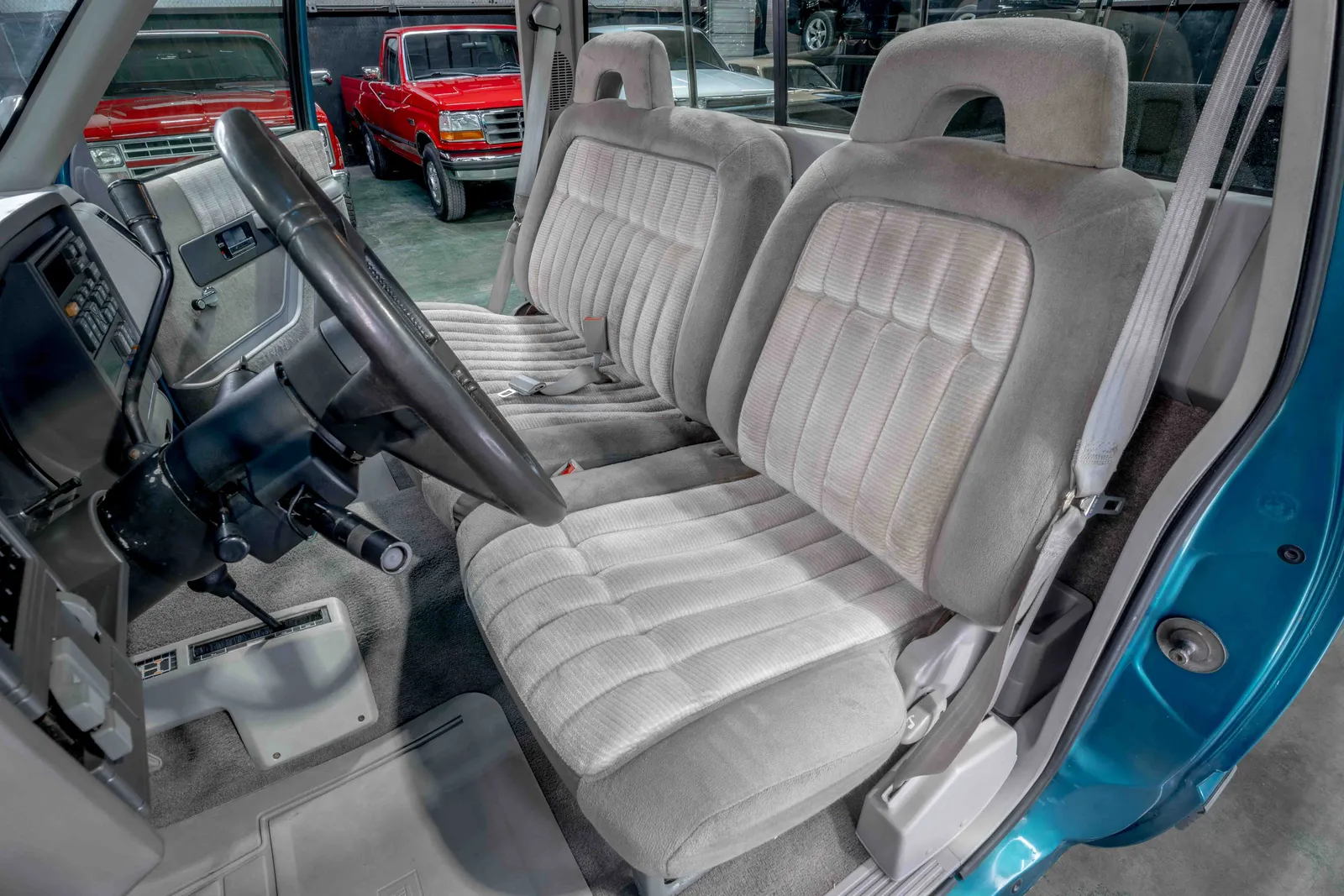 1993-Chevrolet-K2500-Bright Teal Metalic-195397-45.jpg